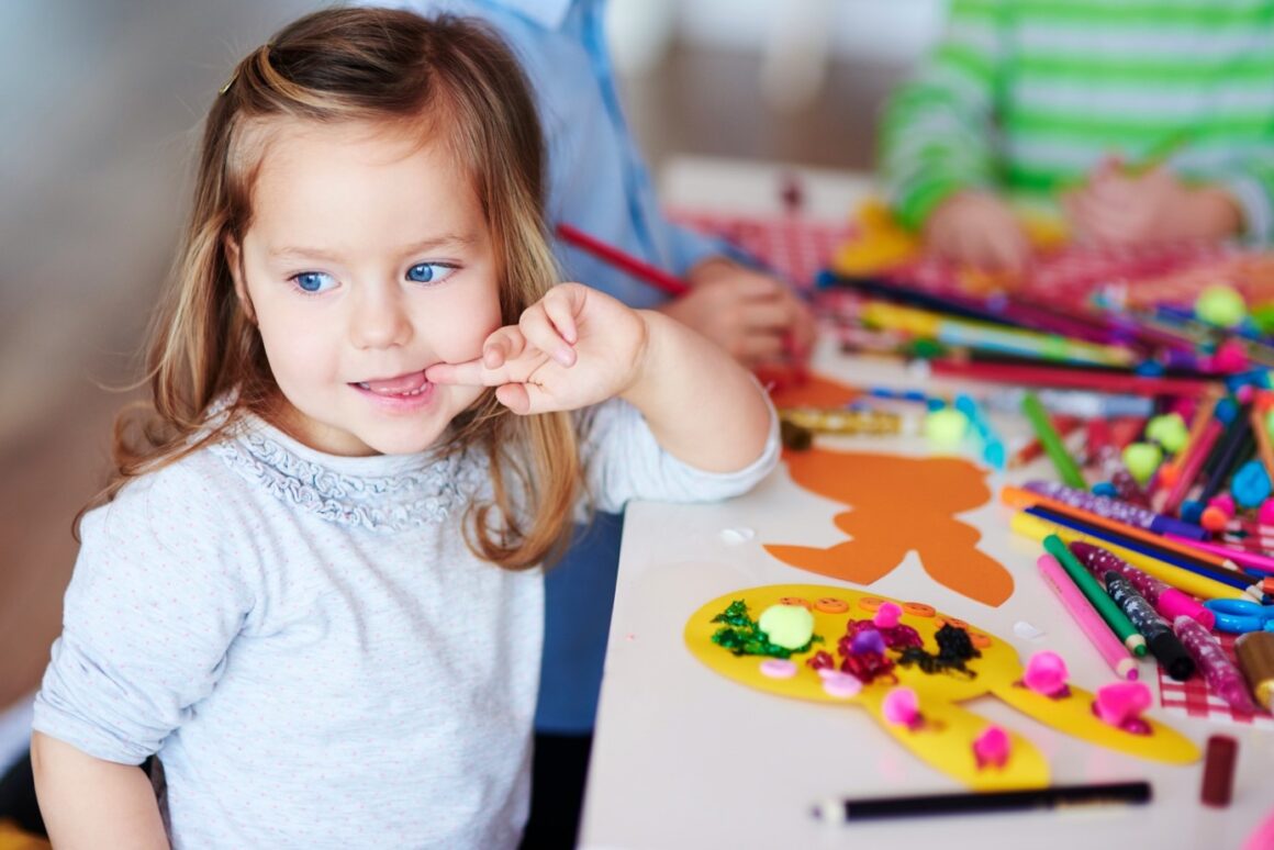 Discover the beauty of nature with the GARDEN paper pad with motifs – perfect for creative decorations
